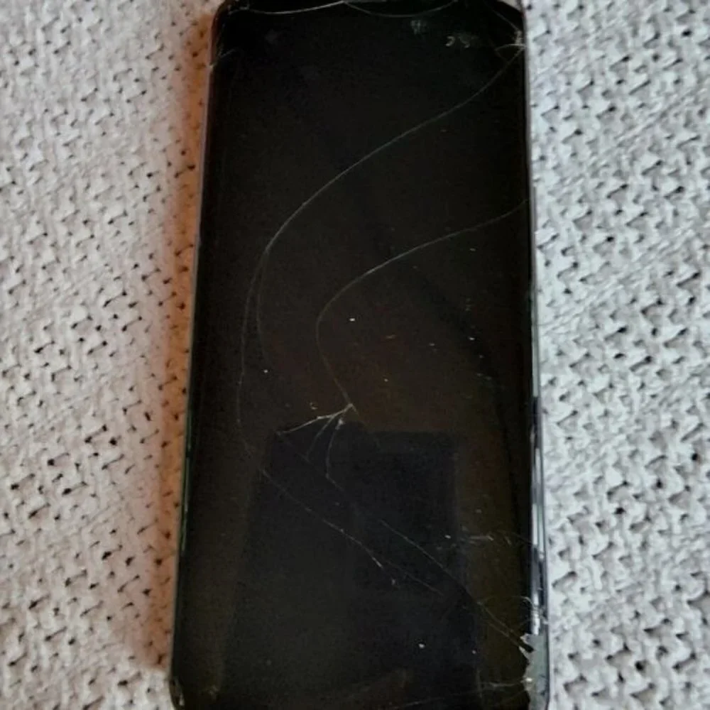Samsung Galaxy S8 Black‎ Phone Unlocked, Working, Need Screen Replaced Otter Box